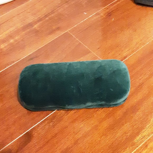Gucci- green felt sunglass case - Picture 3 of 9